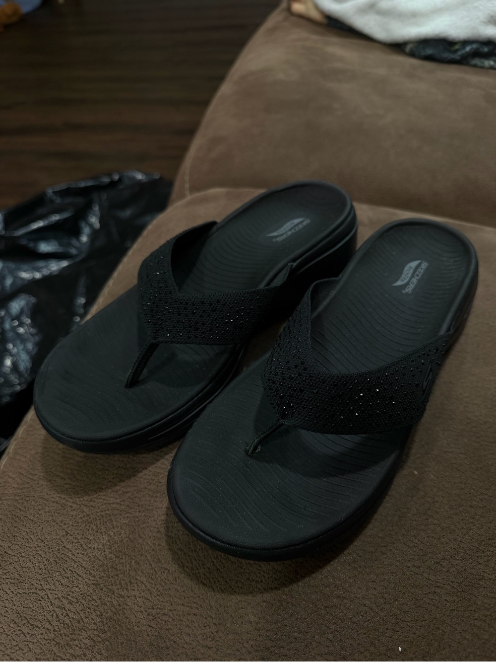Skechers Black Sparkle Strap Thong Sandals